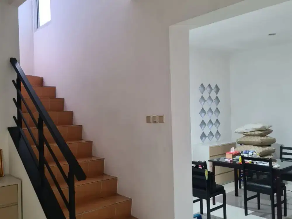 Dijual Rumah Bagus, Murah, Furnished Siap Huni di Cluster Castilla BSD