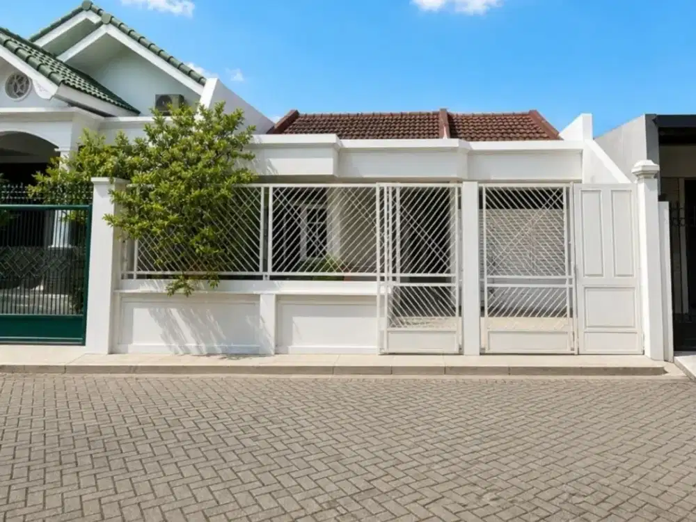 Rumah Simpang Darmo Permai Selatan