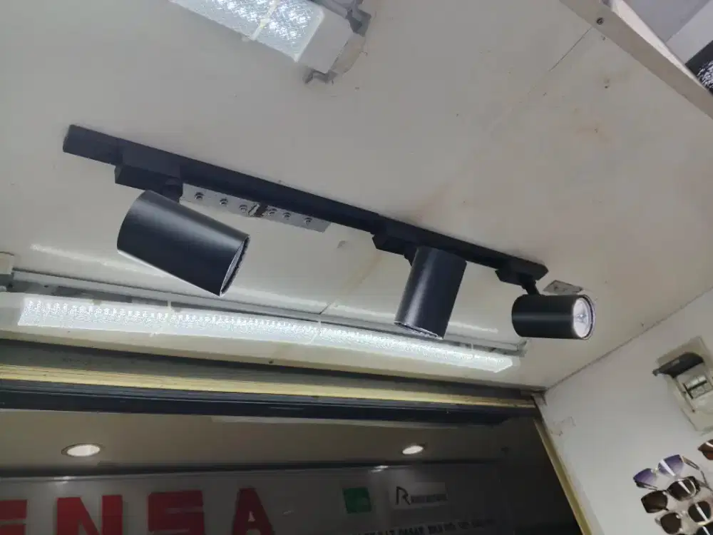 Lampu sorot 3 rangkai