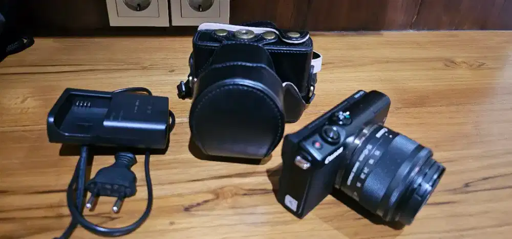 Canon EOS M100.