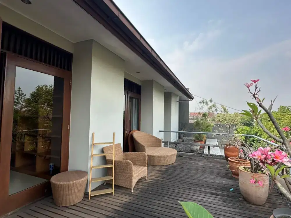 Rumah mewah 3 lantai di Batununggal Indah dekat turangga buahbatu
