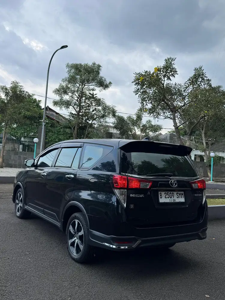 Toyota Innova Venturer 2.4 AT Diesel 2021