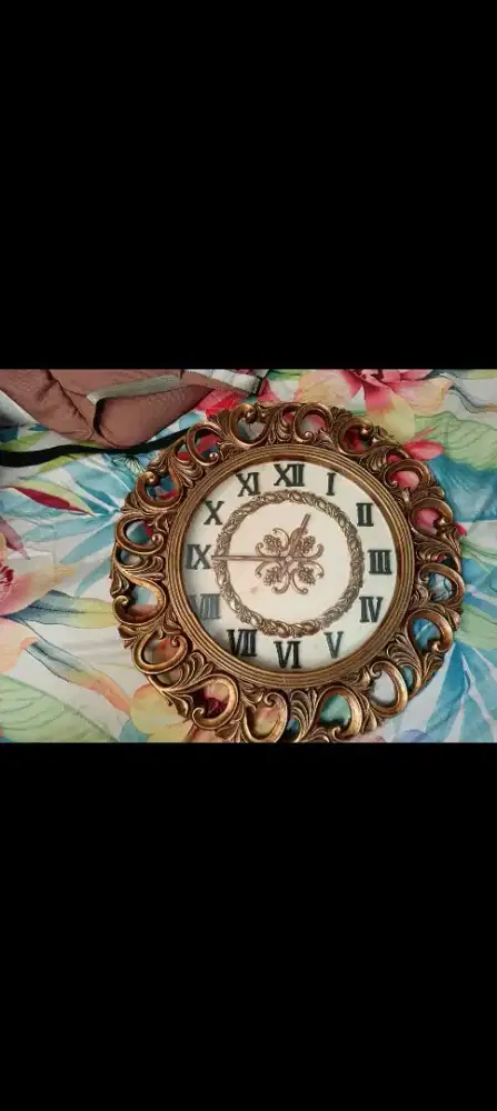 Dijual Jam Dinding Klasik Antik dimensi keseluruhan kurang lebih 40cm