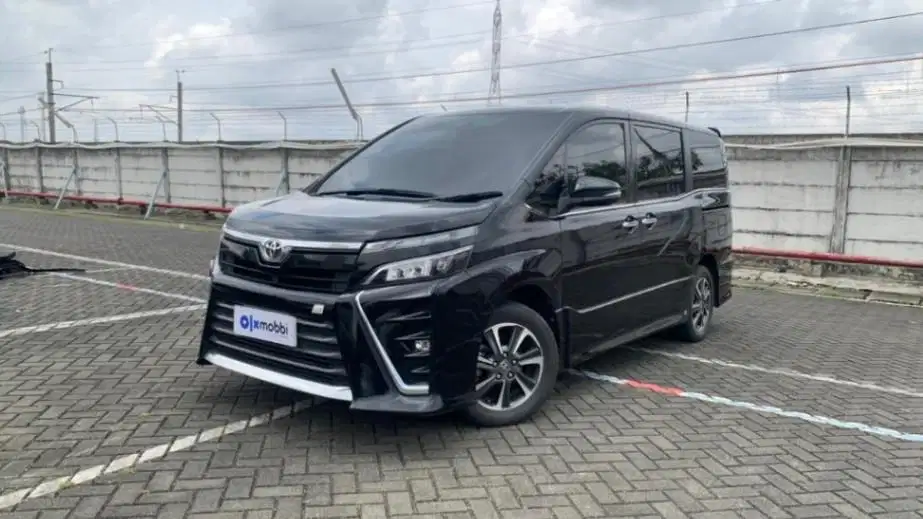 DP RENDAH Toyota Voxy 2.0 Bensin-AT 2017 BZES