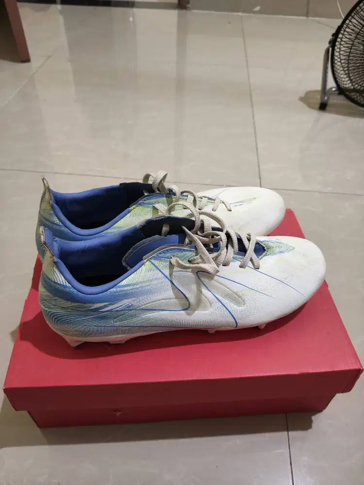 Spescs LS NEO warna biru putih