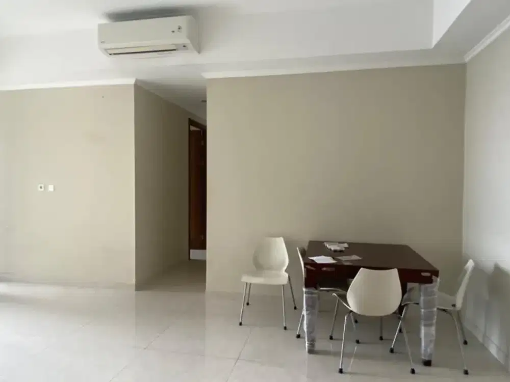 Disewakan Apartemen Taman Anggrek Residences 3+1 Bedroom Furnish Bagus