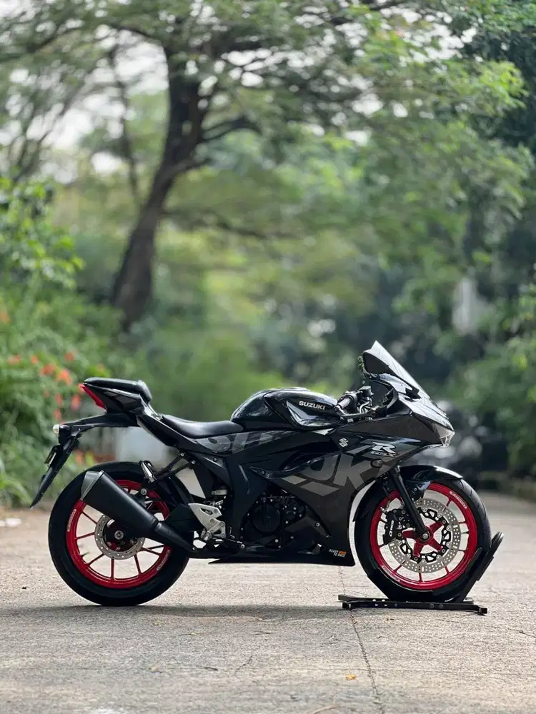 SUZUKI GSX 150R HITAM 2021 KM LOW PAJAK PANJANG KAYAK BARU