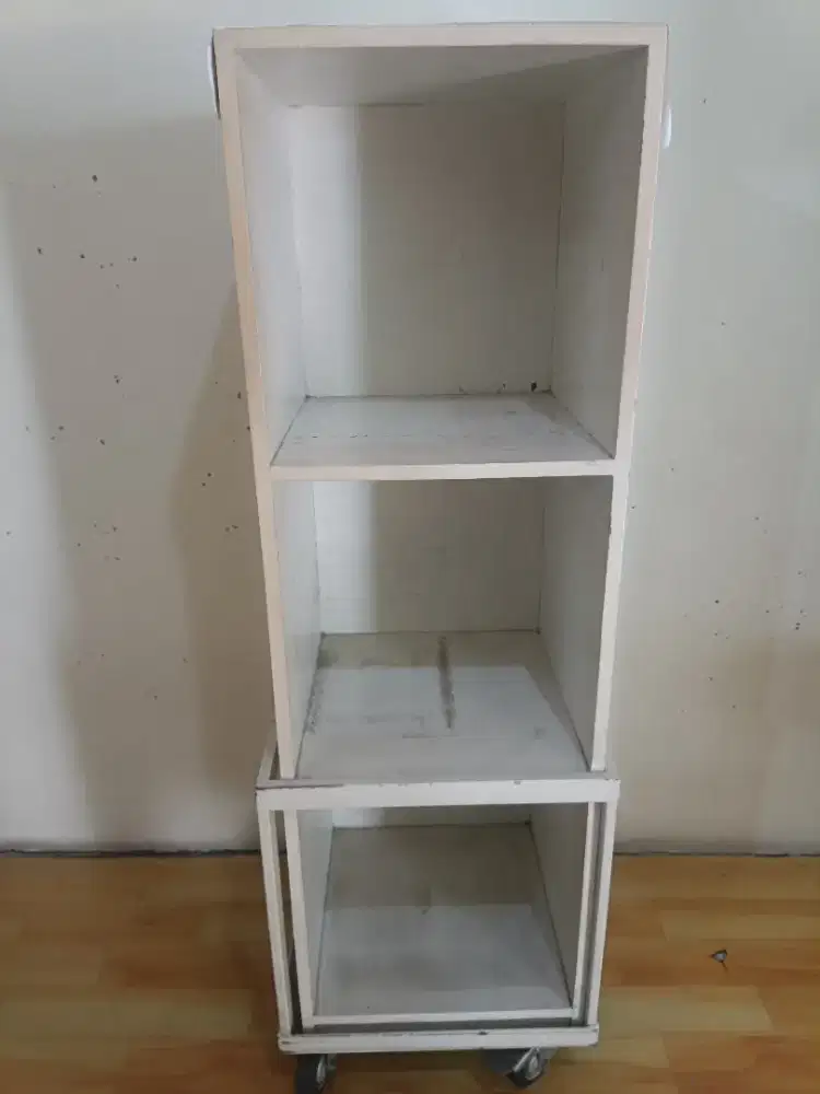 Rak kotak simple ada roda nya