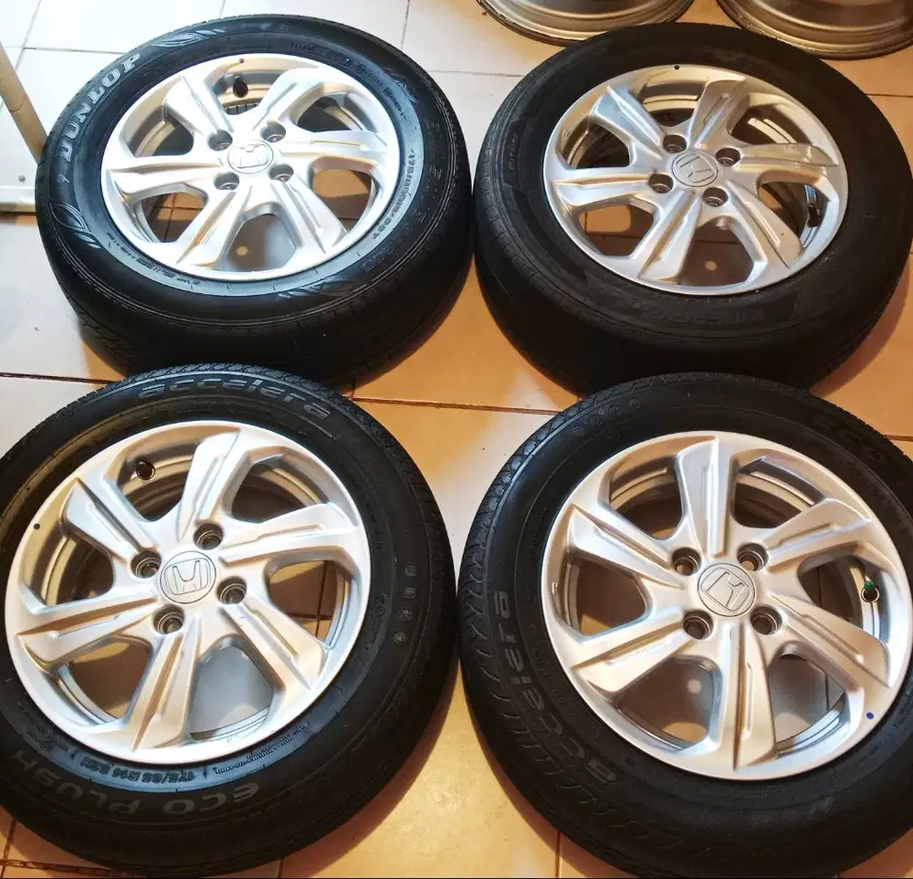 Dijual Velg Standar Honda Brio Gen 2 Ring 14 + Ban 175/65 kondisi 80%