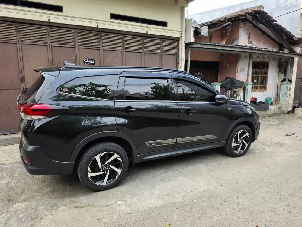 Toyota Rush GR Sport Matic AT Tahun 2022 Hitam , 2021