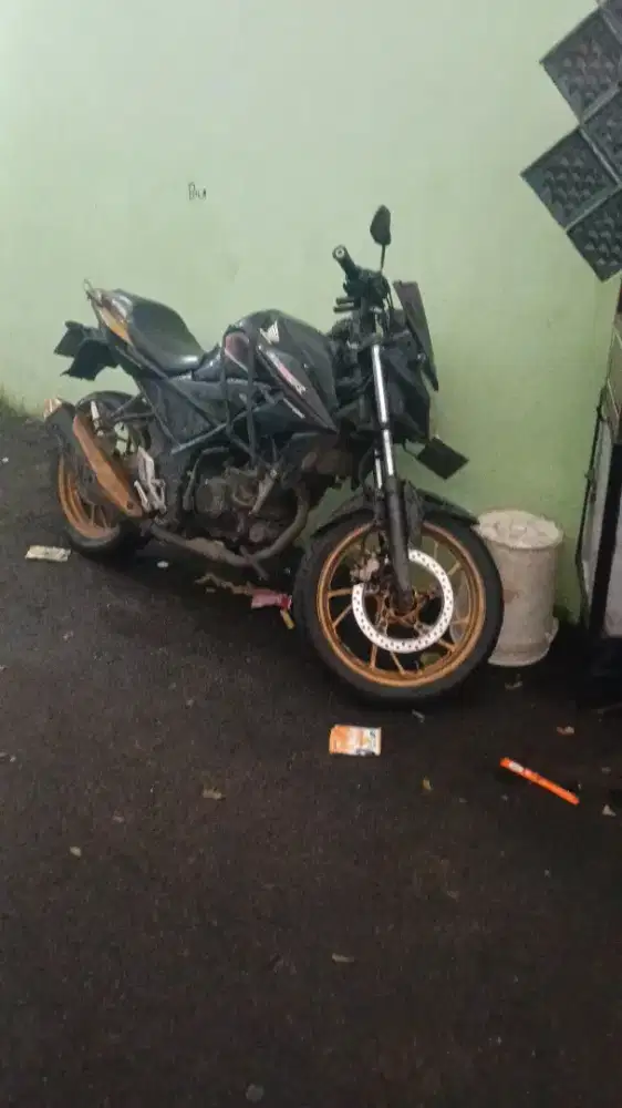 Motor Honda CB150R led