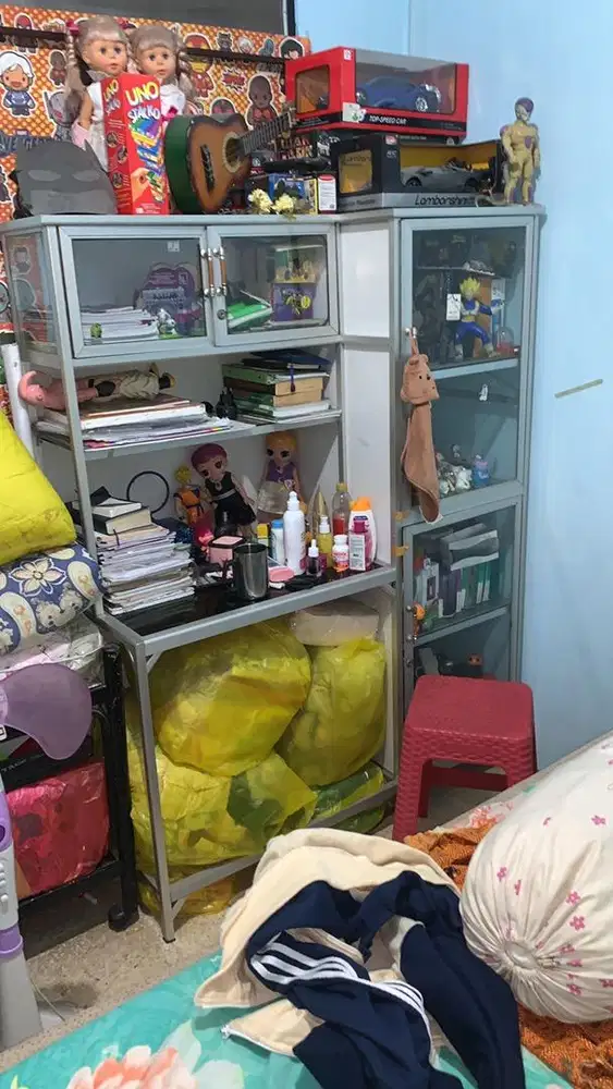 Lemari display & meja belajar beserta tempat buku sekolah