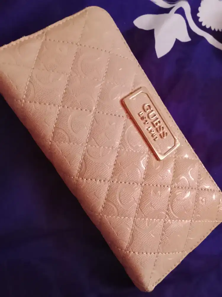 Dompet guess original