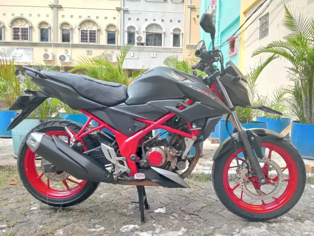 Dijual Cash Honda CB 150 R Tahun 2017