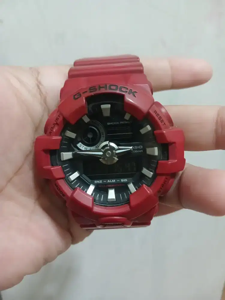 G-SHOCK GA-700 red