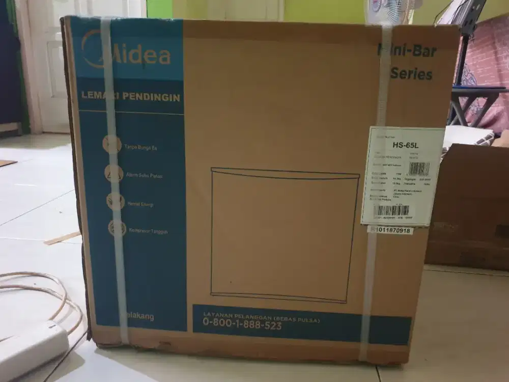 Kulkas minibar 65 ltr merk Midea HS65L