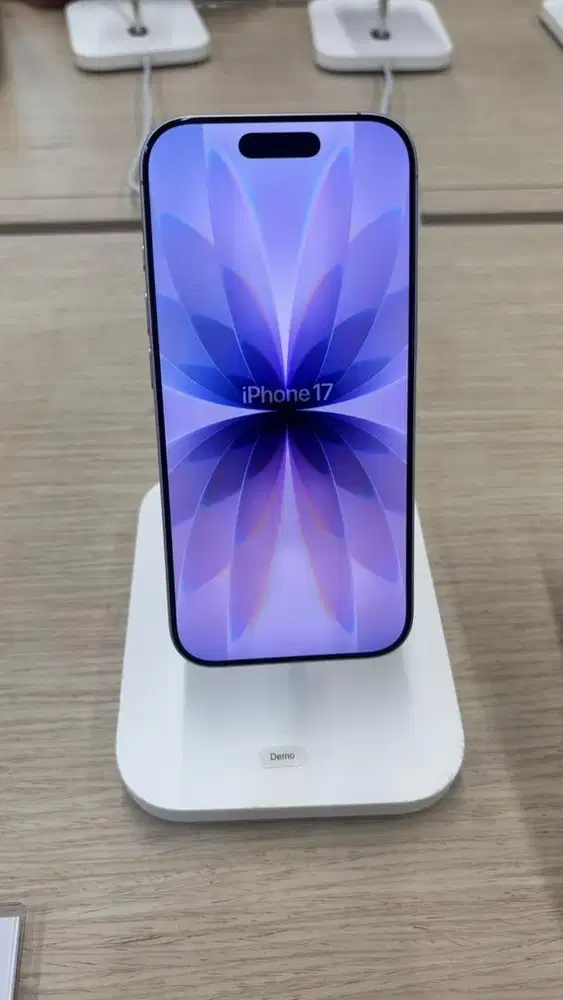 Cicilan 0% iPhone 17 256 Lavender