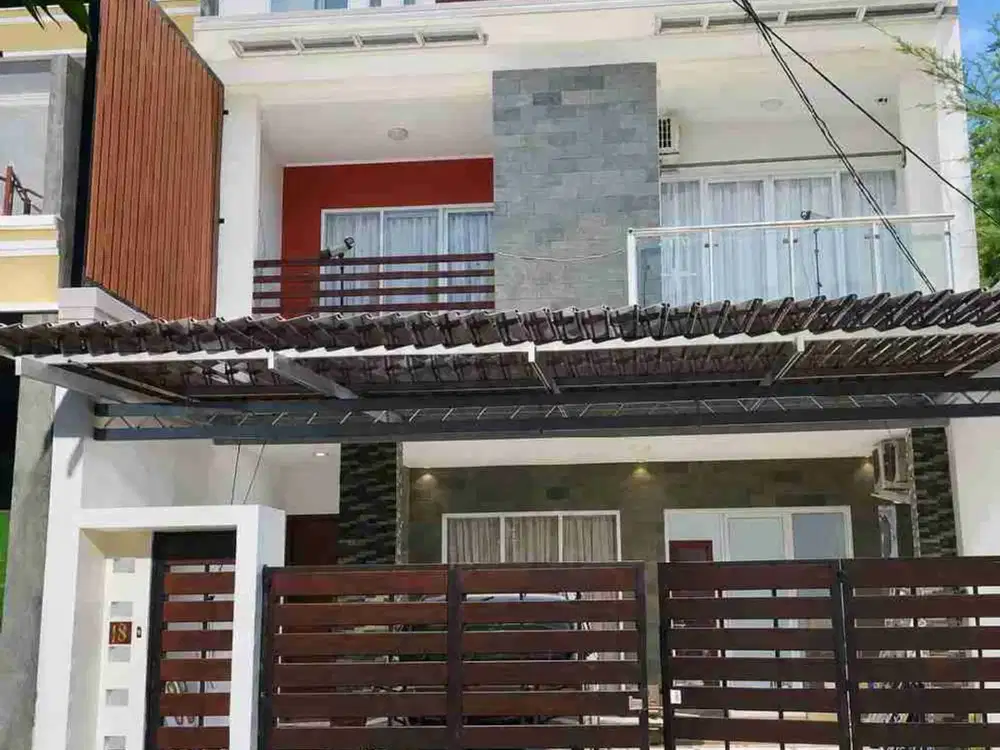 Rumah 3 Lantai Taman Royal 1 SHM 4 Kamar Luas 432m Dekat Stasiun Batuceper