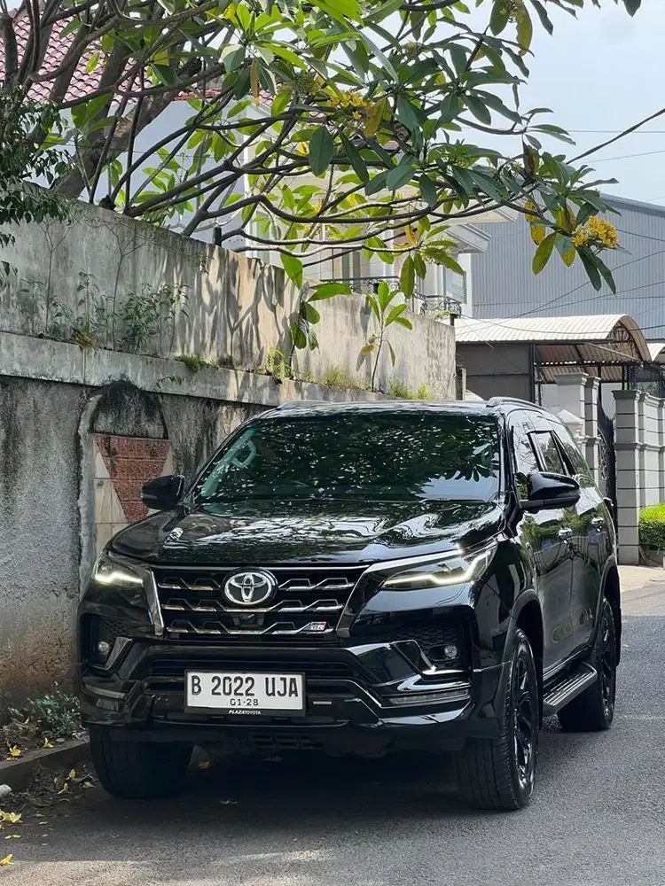 Toyota Fortuner GR 2.8 Diesel KM 40rb Full Original Cat