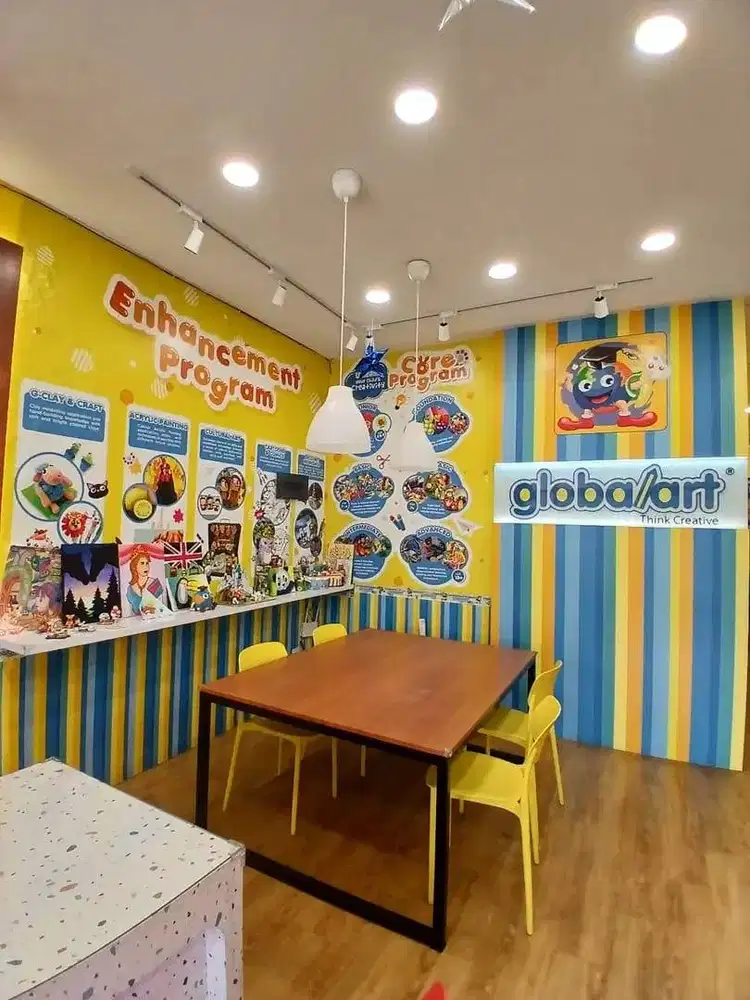 Office Girl GlobalArt Grand Wisata