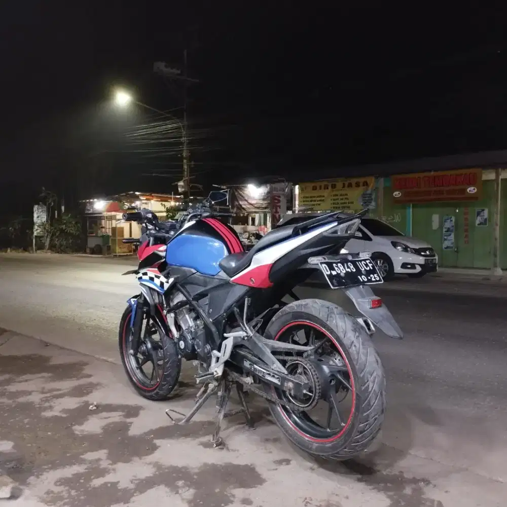Dijual cepat Motor Cb150R daerah cikaeang cibarusah