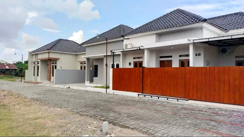 promo bulan ini LT 100 meter dengan 3 KT 2 KM . Bisa KPR mulai dp 0 %