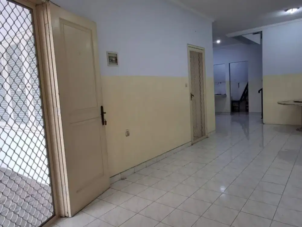 Disewakan Rumah 2 Lantai di Muara Karang