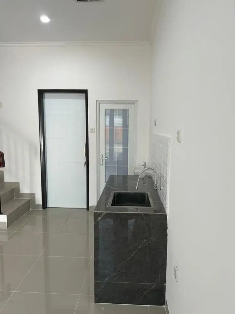 Rumah Mewah Lingkungan Tenang dekat Akses Tol di Cempaka Putih