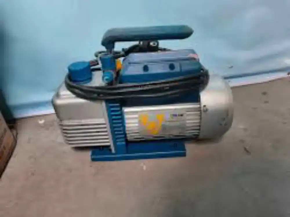 Di jual cepat compressor , tabung, freon ac