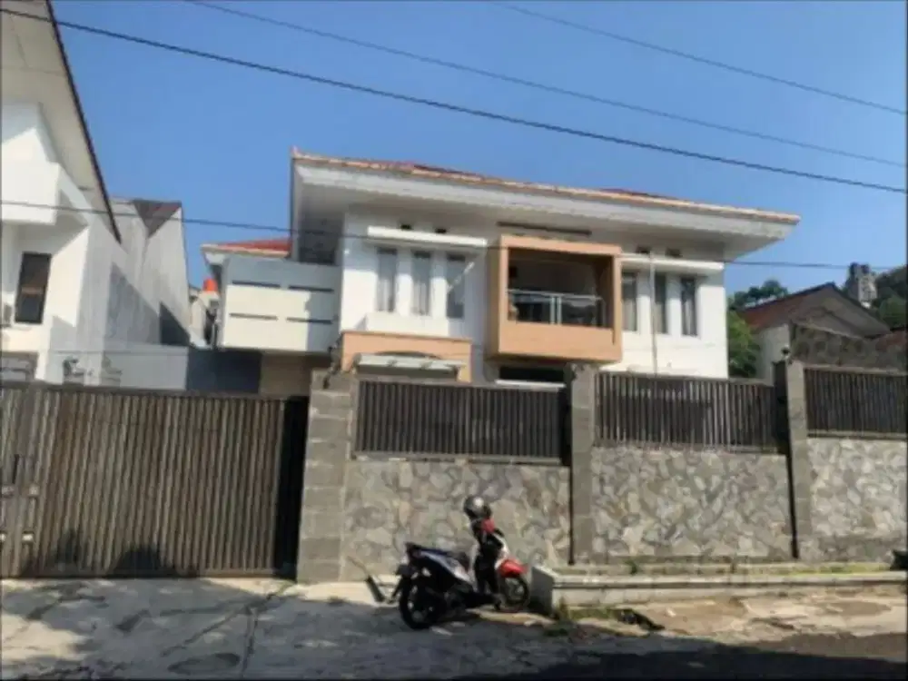 Rumah Luas besar lokasi strategis di jual di bawah pasaran setramurni bandung