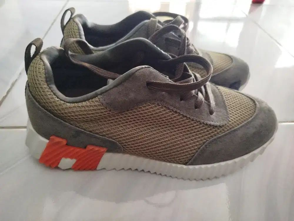 Sepatu sneaker Hermes