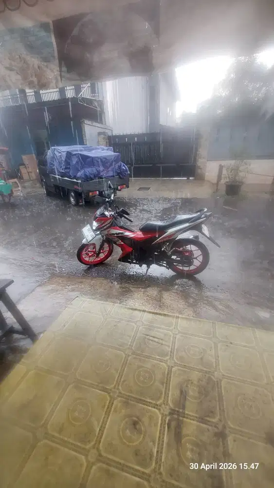 Honda sonic 150 racing red