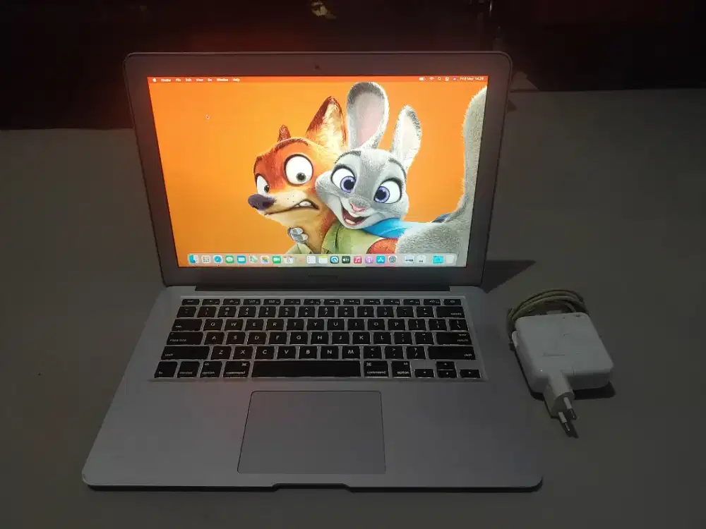 Macbook Air 13 Inch 2014, Belum Pernah Service Original, No Minus