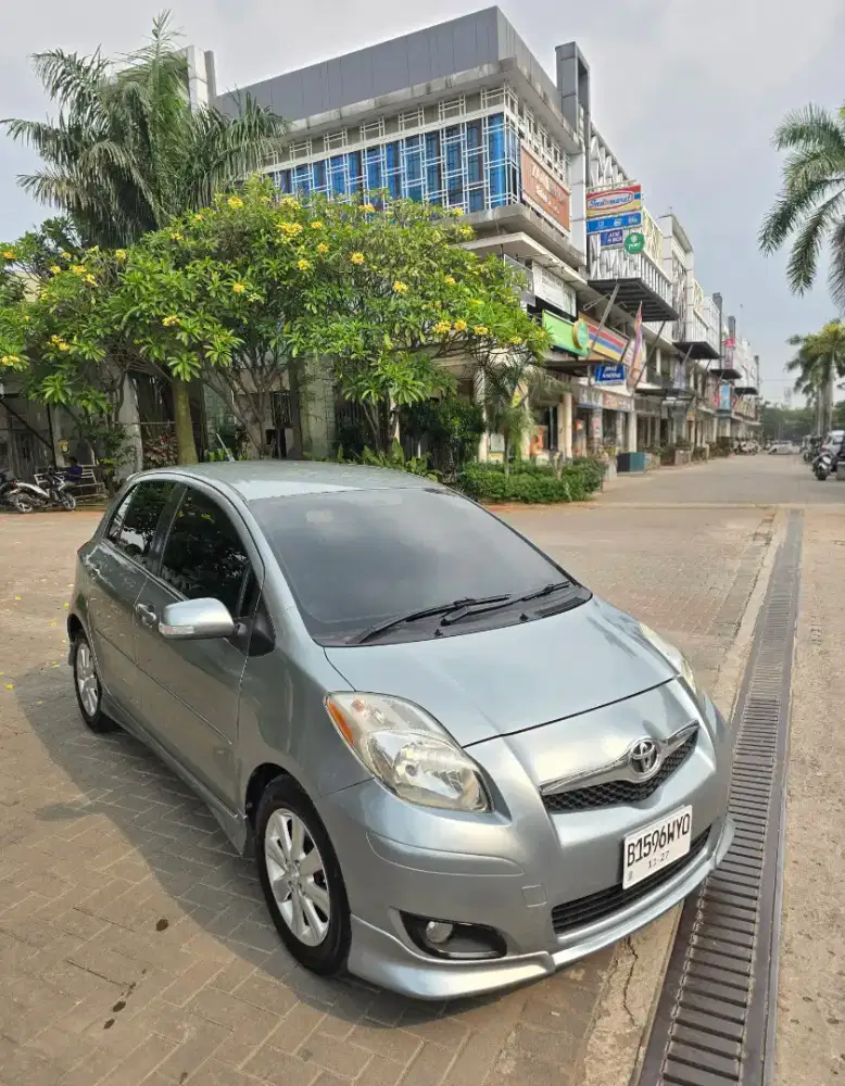 Yaris S LTD 2010
