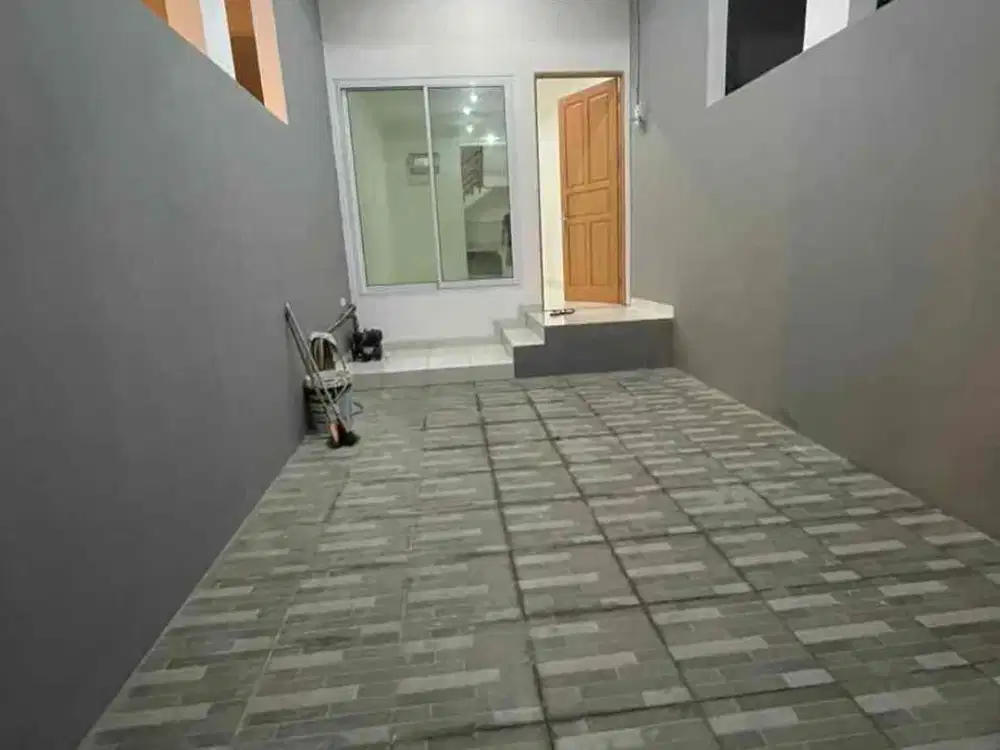 DISEWAKAN RUMAH 4 LANTAI SEMI FURNISHED DI DUTA MAS