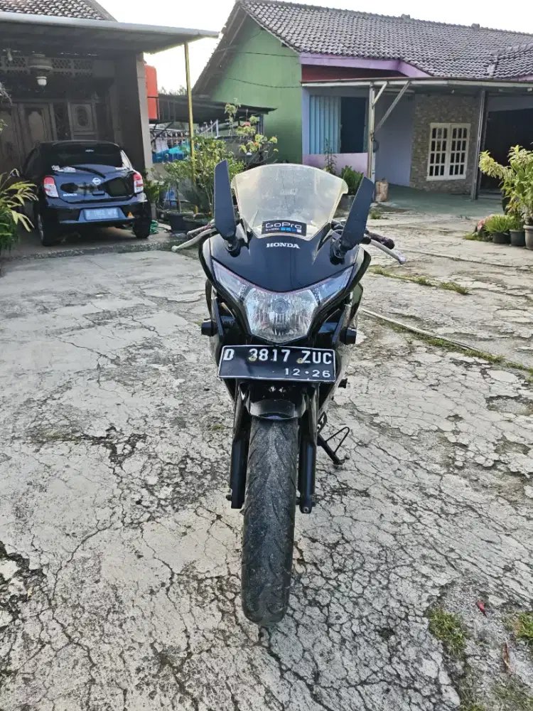 Honda cbr 250 r 2011