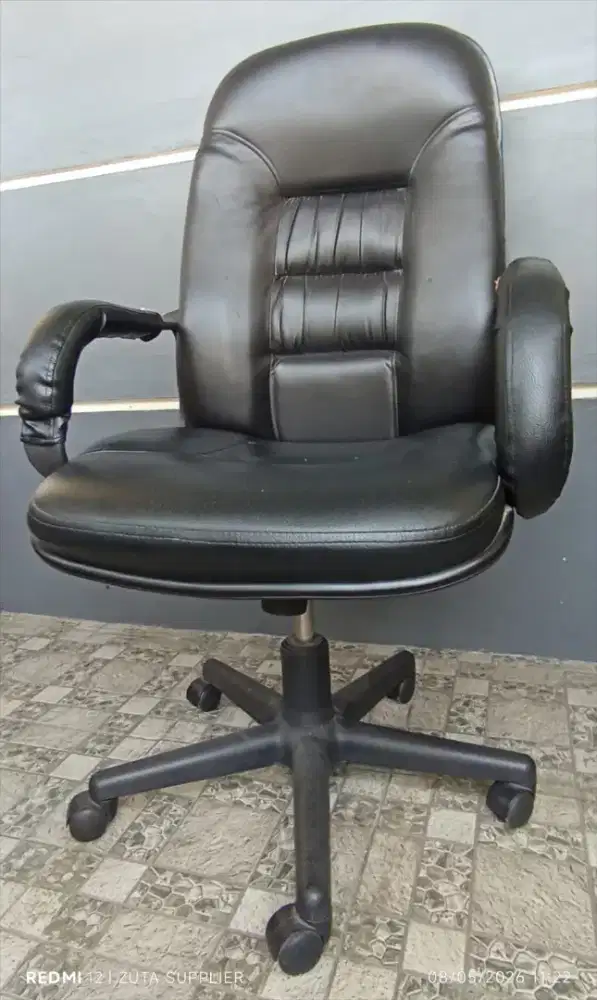 kursi kantor direktur