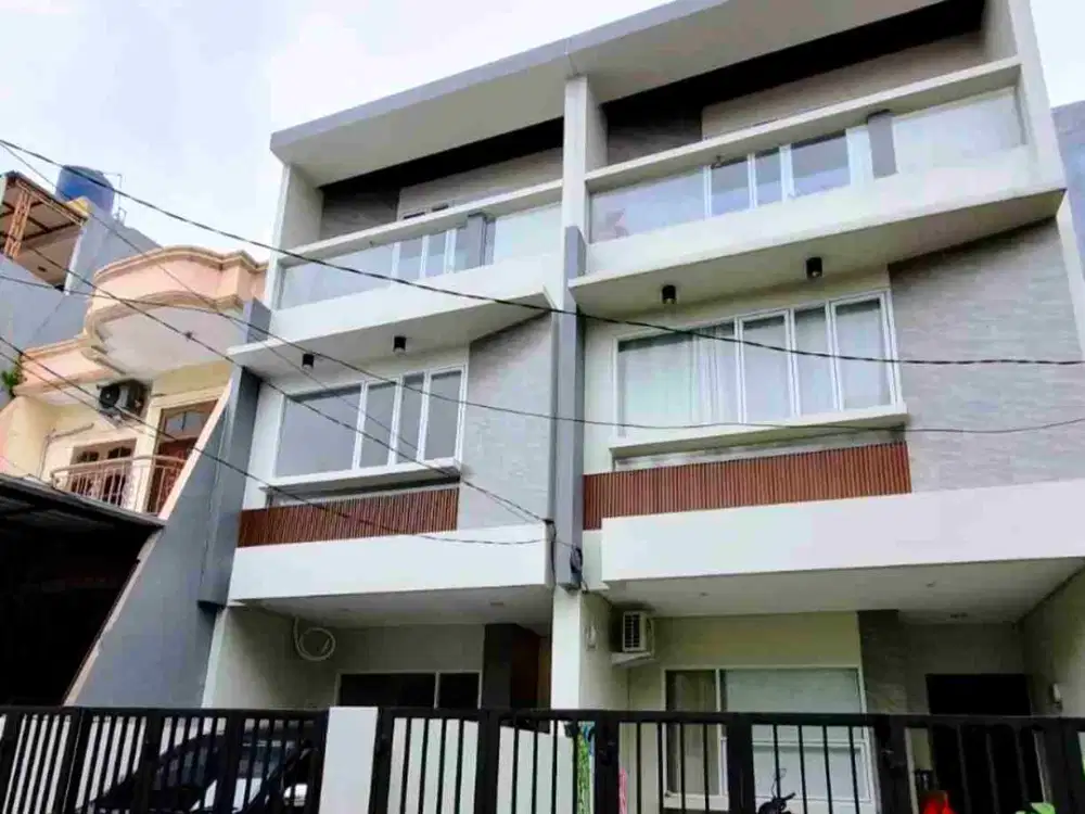 RUMAH BARU MINIMALIS MODERN 3 LANTAI DENGAN BATA MERAH DI MANGGA DURI KEPA JAKARTA