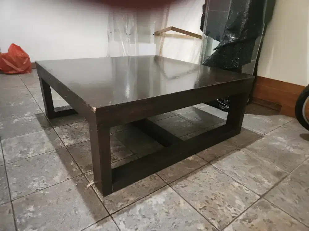 Meja ruang tamu /keluarga