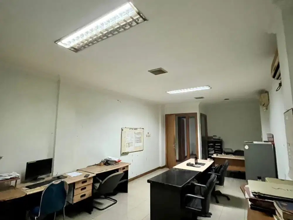 Dijual 2 Ruko Gandeng 3.5 Lantai Siap Pakai di Komplek Pulogadung