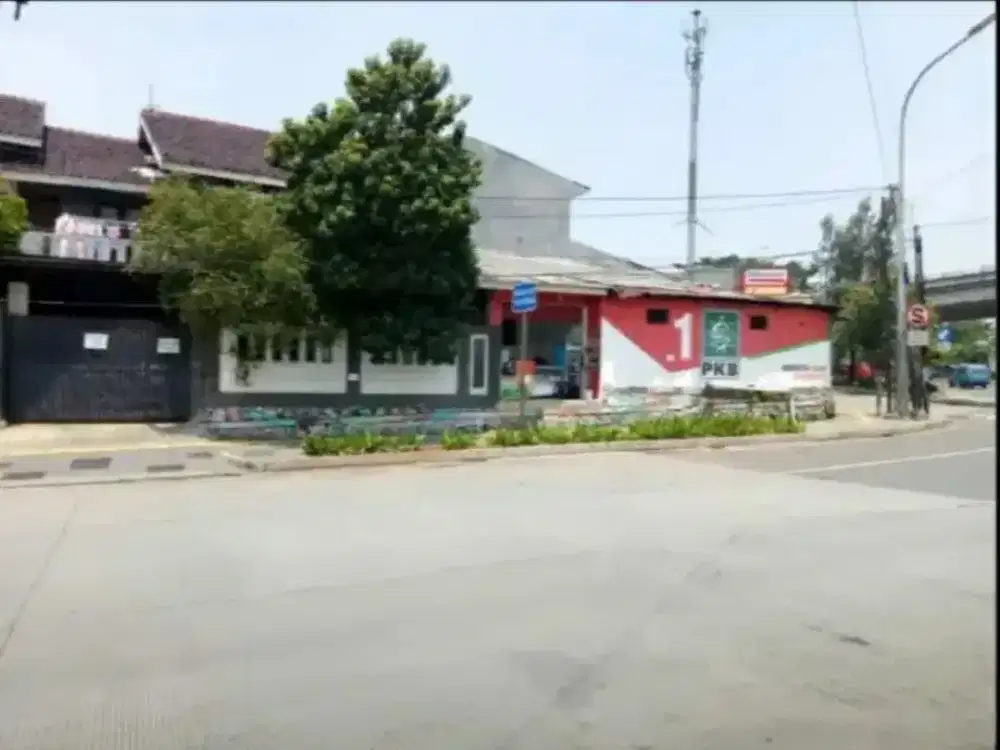 Super Strategis, di HUG TB Simatupang dan Jln Raya Bogor