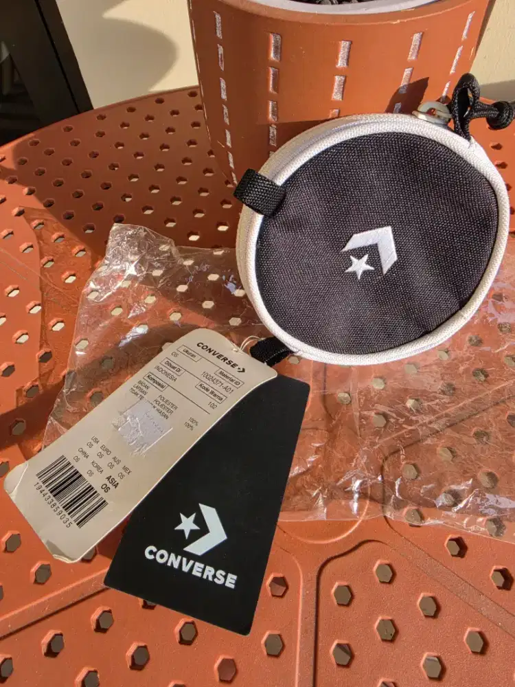 Converse utility pouch warna putih hitam original asli harga promo