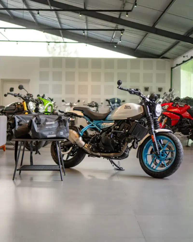Royal Enfield Guerilla 450 Brave Blue 2025