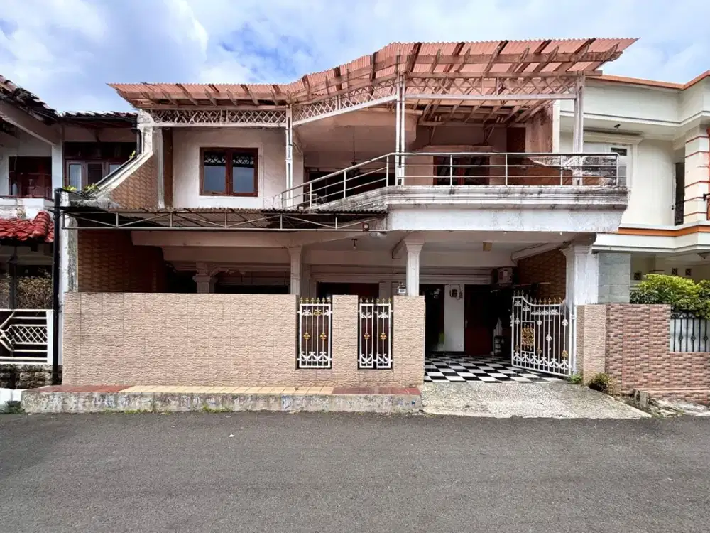 DIJUAL RUMAH SELANGKAH KE ECO PARK TEBET AKSES 2 MOBIL DI TEBET BARAT !