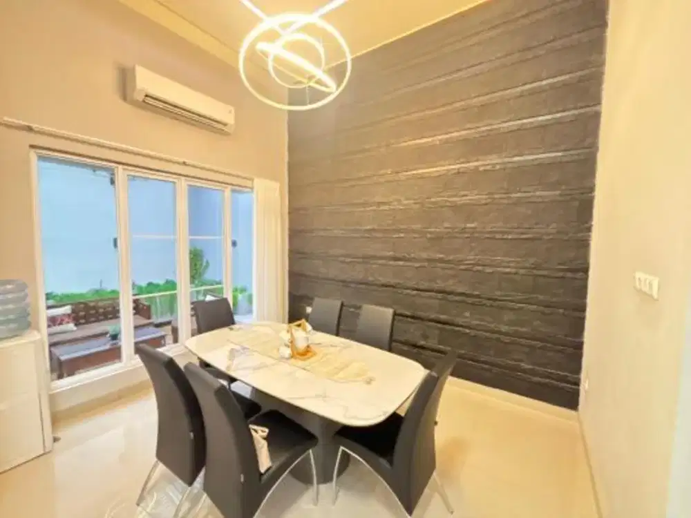 Dijual Rumah Split Level 2 Lantai, Dalam Cluster, View Taman, Luas 180M2, Kamar 4+1, Hanya 500M Dari Mall Living World Grand Wisata