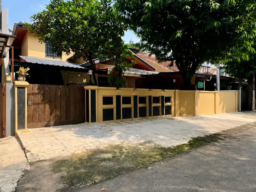 Jual Rumah Kebayoran Baru Jakarta Selatan – Dalam Komplek, Jalan Lebar & Rindang