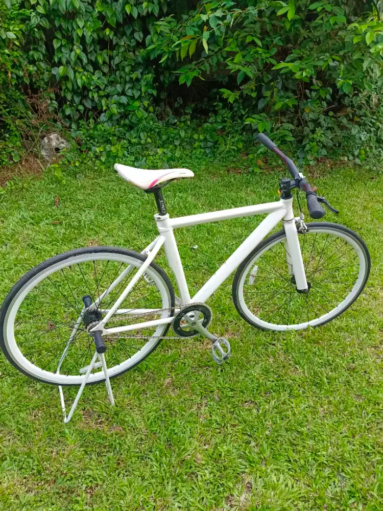 Sepeda fixie putih