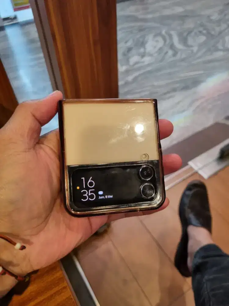 Di jual samsung Zflip 4 8/256 batangan minus garis 1