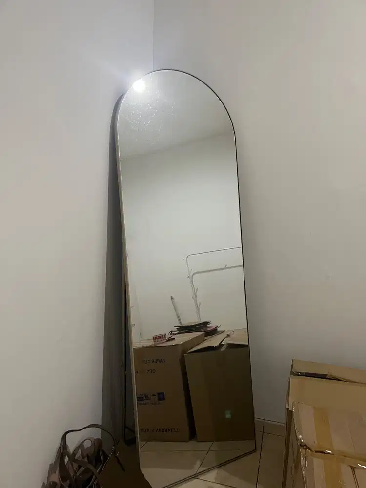 Standing mirror