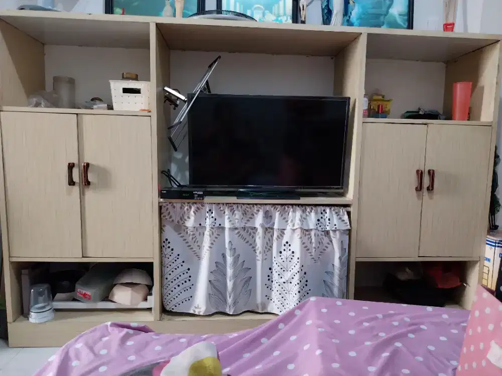 Lemari tv dan pajangan